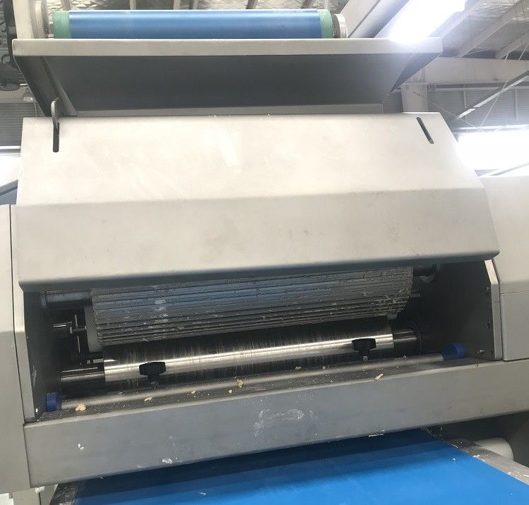 200-300 kg Pojemność Automatyczna maszyna do prasowania ciasta, maszyna do wałkowania ciasta dostawca