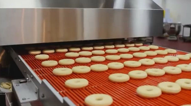 Automatyczna maszyna do produkcji pączków z przemysłowym rozwiązaniem do formowania ciasta